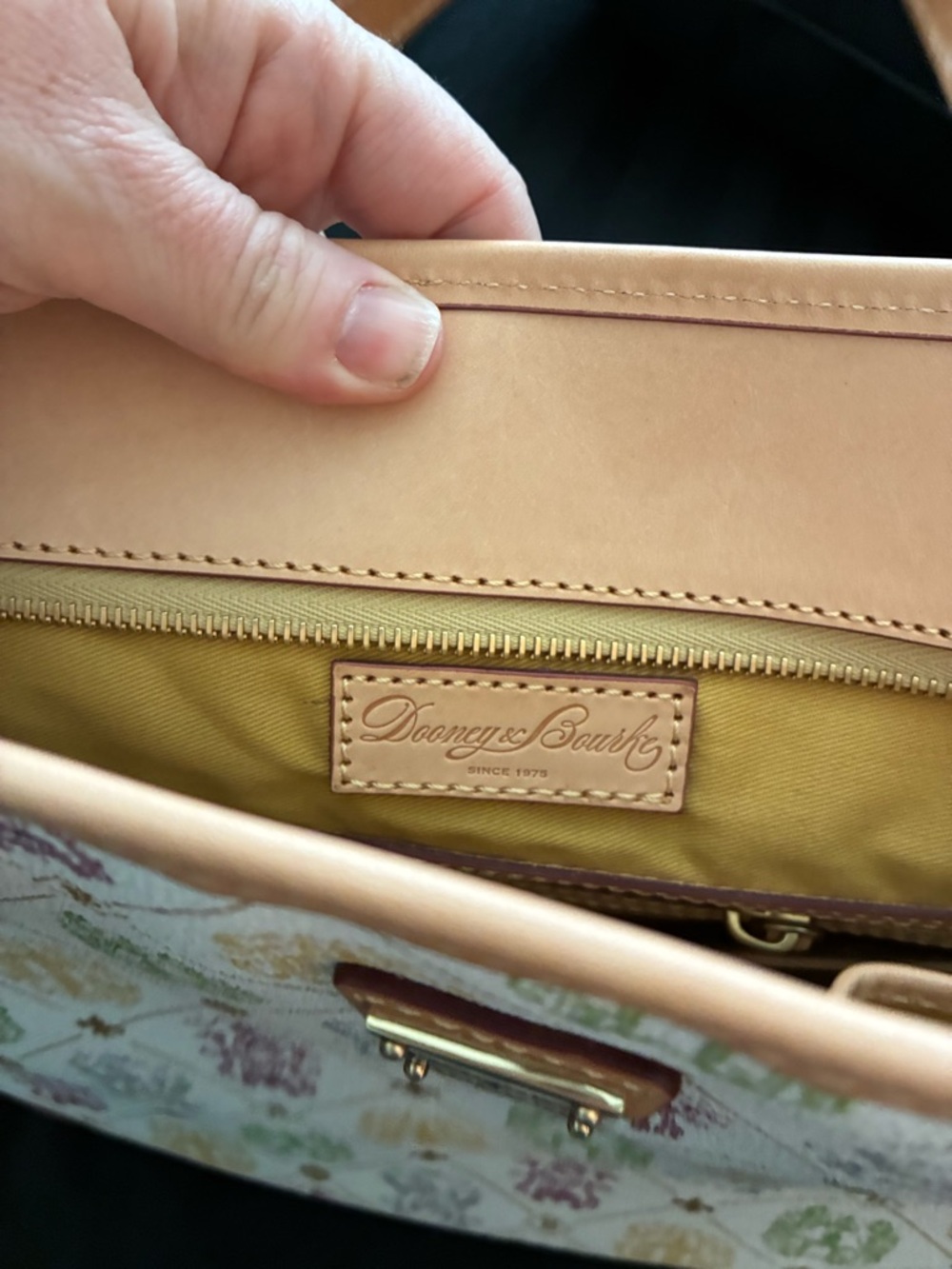 Dooney & Bourke for Biltmore - Cream Multicolor Signature Tote with Tan Trim - Picture 3 of 5